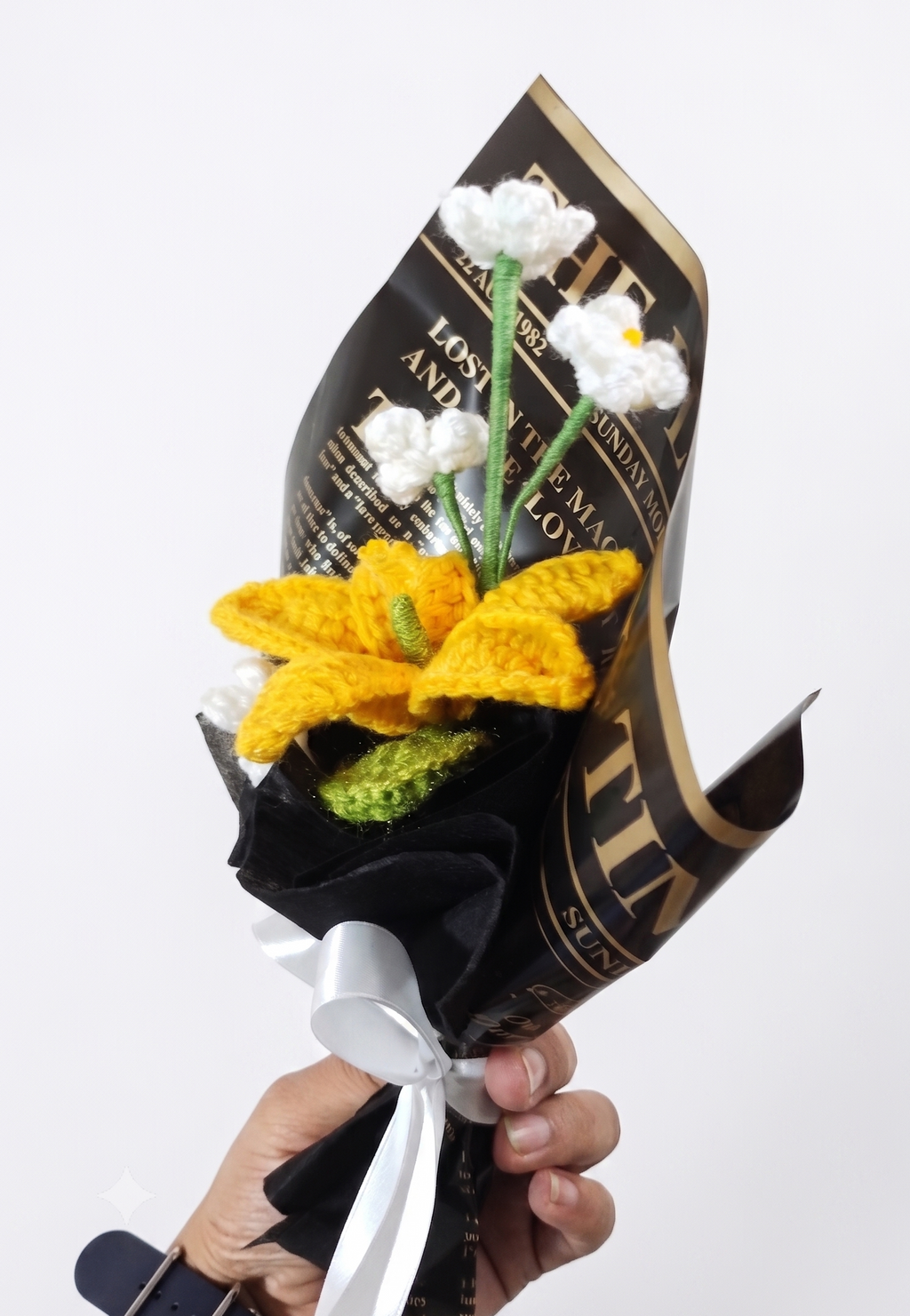 Sunshine & Daisies — Handcrafted Crochet Bouquet